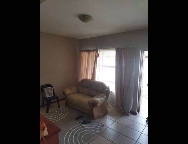 2 BEDROOM PROPERTY TO RENT IN DIE BULT